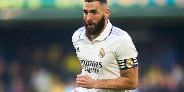 凤凰体育官网-即将离队？西媒：本泽马尚未向皇马告知离队意向